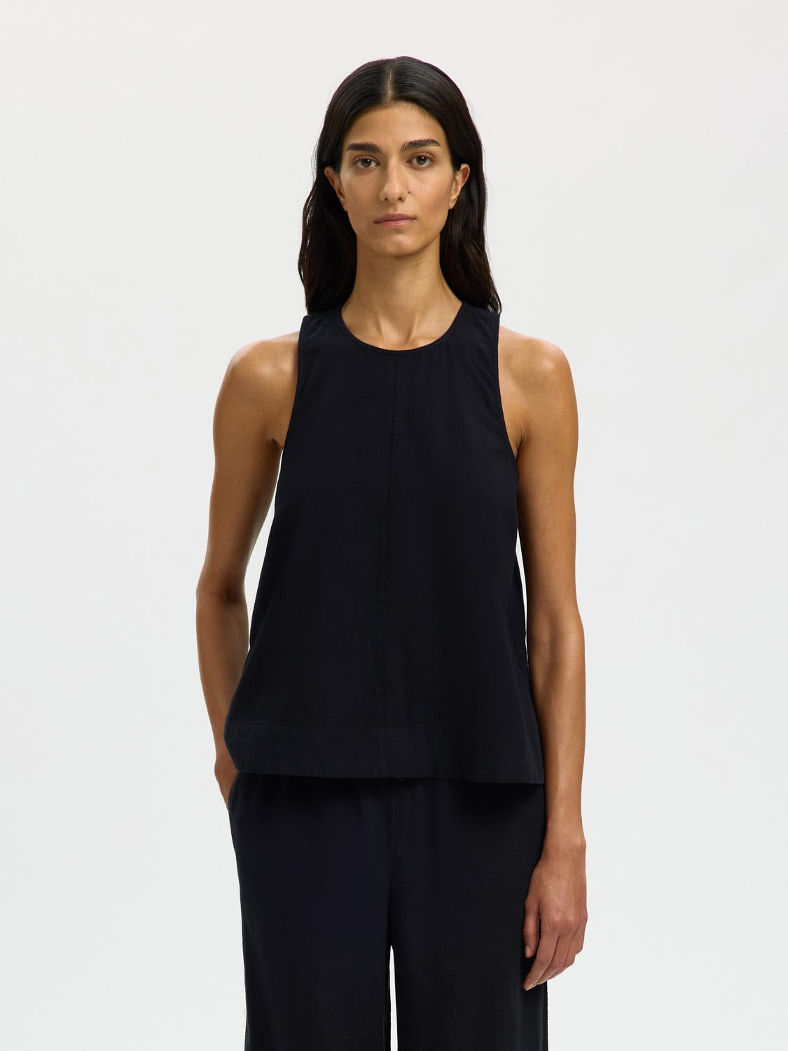 model_shot-front